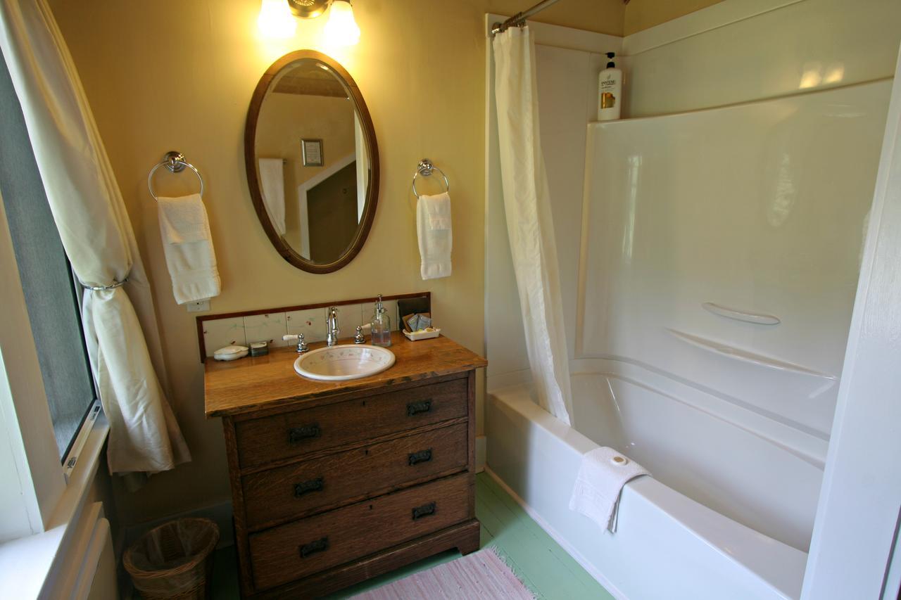 Kangaroo House Bed & Breakfast Eastsound Exteriör bild